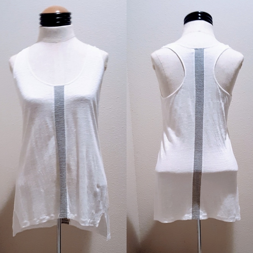 White racerback tank w/ grey vertical mesh stripe 🩵